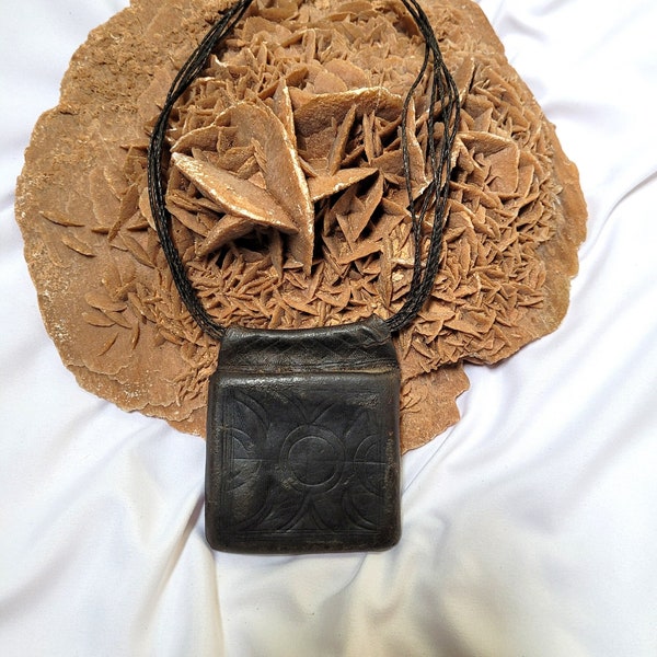 Collier Talisman – Amulette Porte Bonheur – Cuir antique - Mali