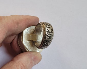 【モロッコ直輸入】トゥアレグ族　シルバーリング ハンドメイド アンティーク調 トゥアレグ シルバー リング 円形フェイス モロッコ伝統模様