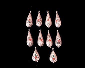 Antique berbère lot de 10 Cônes pendentifs en Argent, émail et corail pour confection de colliers - Maroc