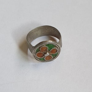Anillo bereber antiguo en plata y esmalte de Marruecos