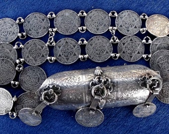 Morocco - Great MDEMA silver belt 2 rows totaling 34 pieces of 1 Rial and belt buckle silver floral patterns and Star of David