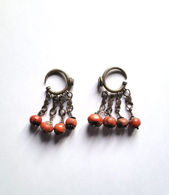 3 Paires De Boucles D'oreilles Anciennes En Corail Et émaux - Créoles, Style Antique, D'occasion