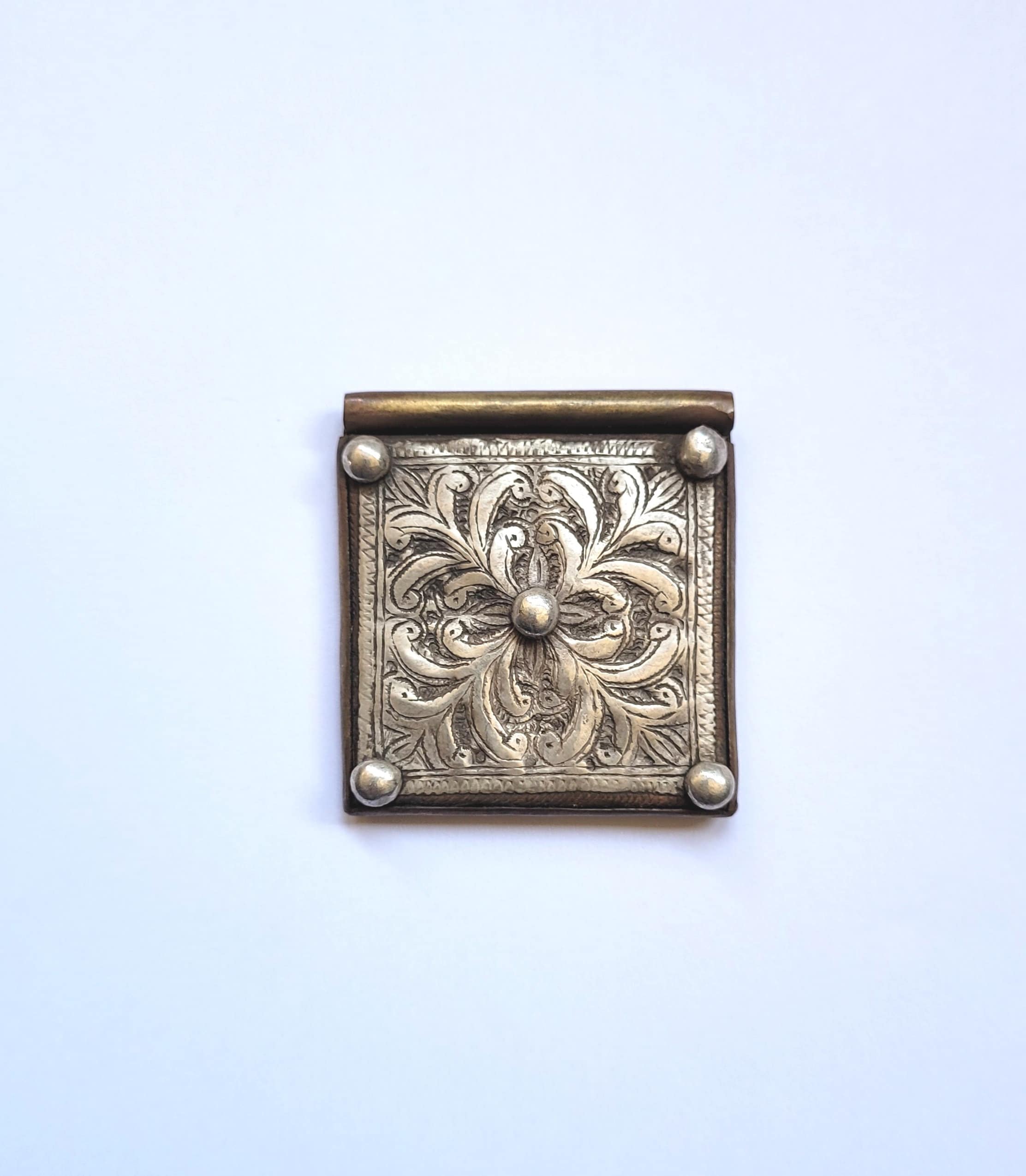 Amulette Kitab en Argent et Cuivre de Mauritanie Pour Collier Gravure Au Revers