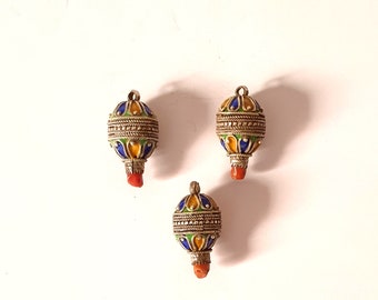 Lot of 3 Kabyle pendants in silver and coral bead