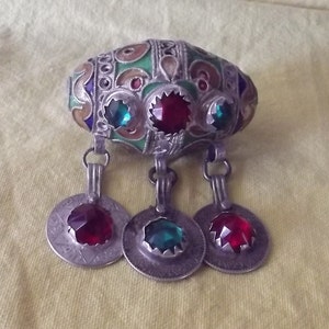 Morocco-Ethnic - old oval pectoral bead “TAGMOUT”, Solid silver, enamel, glass and coins pendant from TIZNIT south morocco