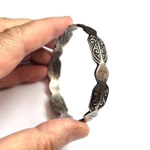 Berber Silver Bangle Bracelet – Traditional Craftsmanship