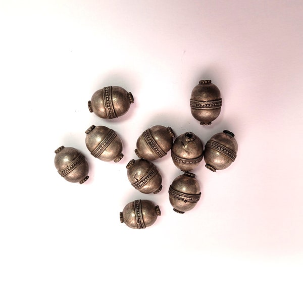 Lot de 10 anciennes perles Turkmènes en argent pour collier