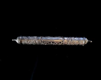 Megillah case in silver, 900% - JUDAICA - cylindrical openwork shape and decorated with foliage