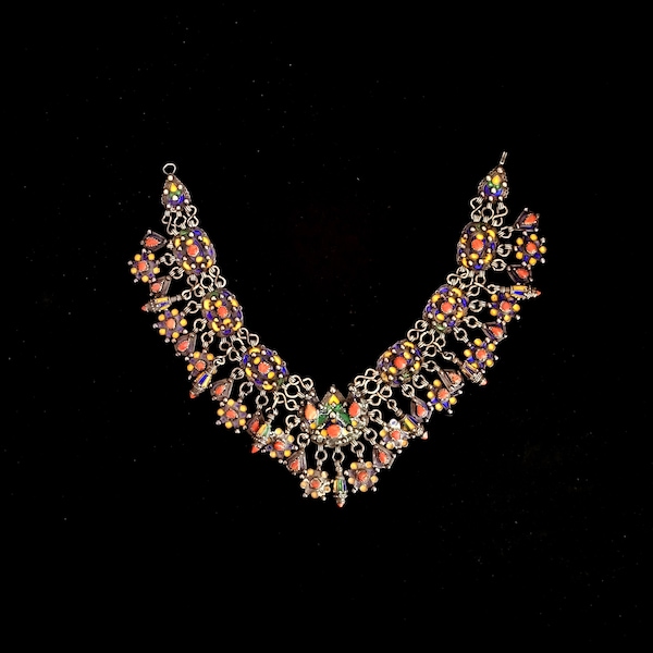 Exceptionnel et superbe Parure – Ancien collier Berbère, Amazigh – Kabyle – Argent, émaux et cabochon de corail