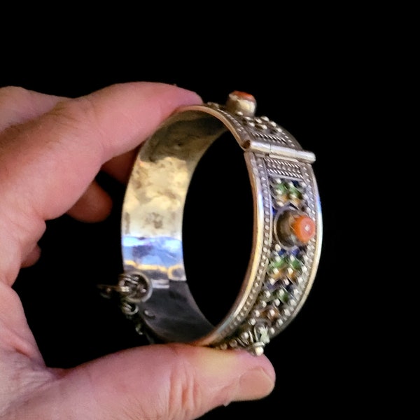 Magnifique bracelet / manchette Kabyle en argent massif AMAZIGH avec émaux et corail