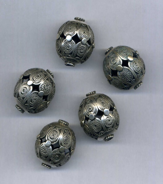 Morocco – lot of 5 old silver beads for necklace  - image 1