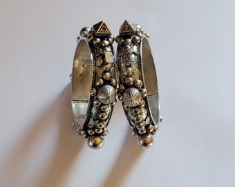 Mauritania – Pair of Moorish hinged bracelet &quot;MIZAM&quot; in silver with clip closure