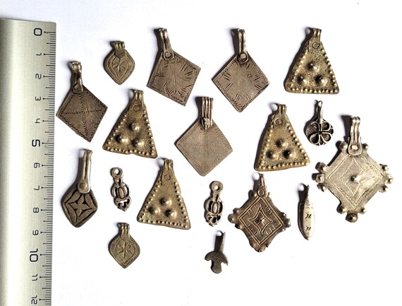 Lot of various pendants from Morocco in silver fo… - image 3