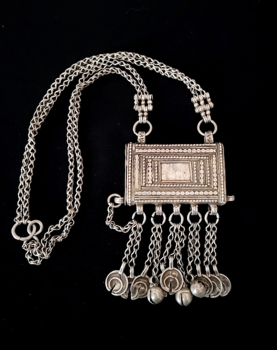 Yemen – Silver – Rare Koran Amulet Box Necklace (hirz) and