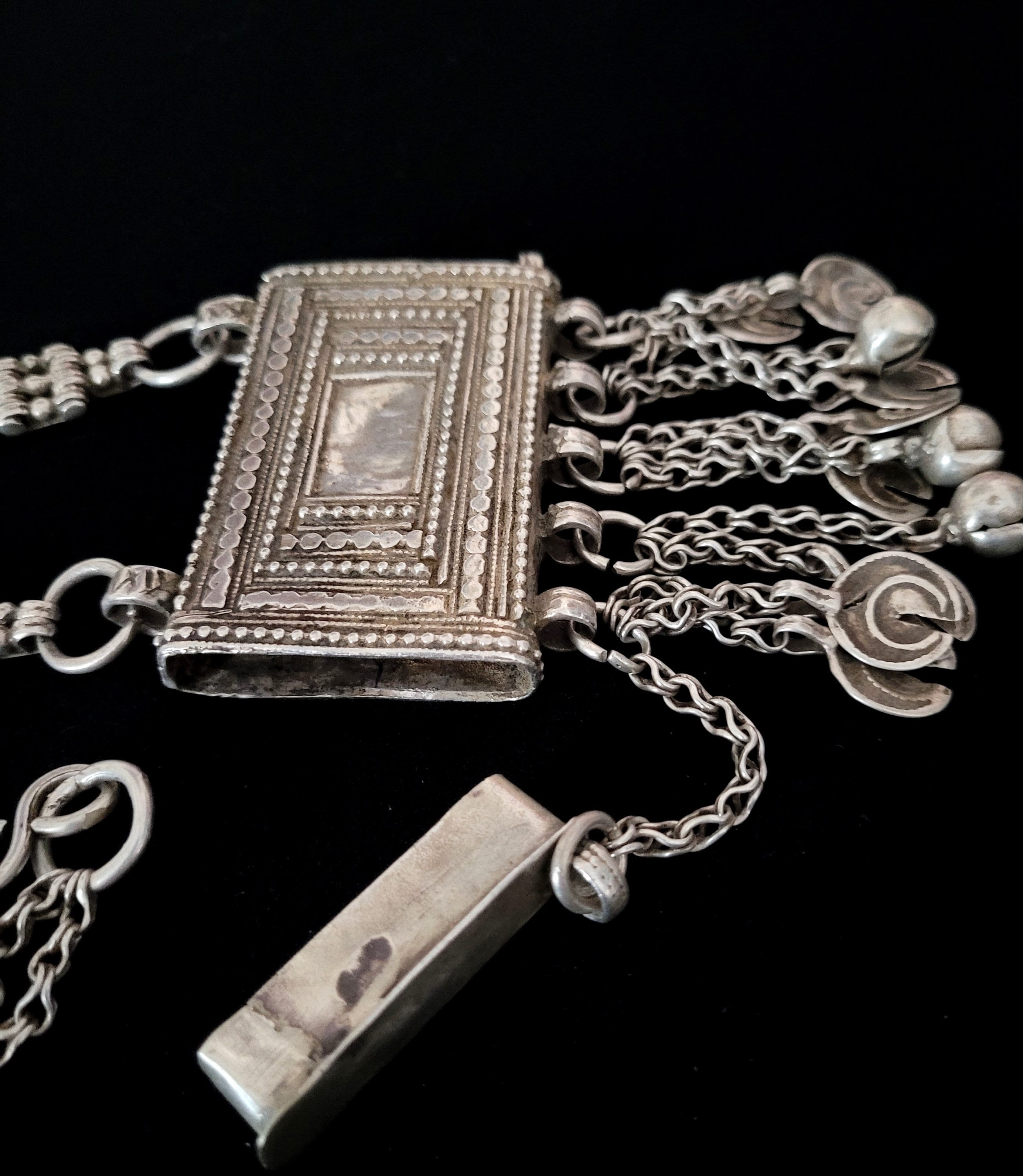 Yemen – Silver – Rare Koran Amulet Box Necklace (hirz) and Chain