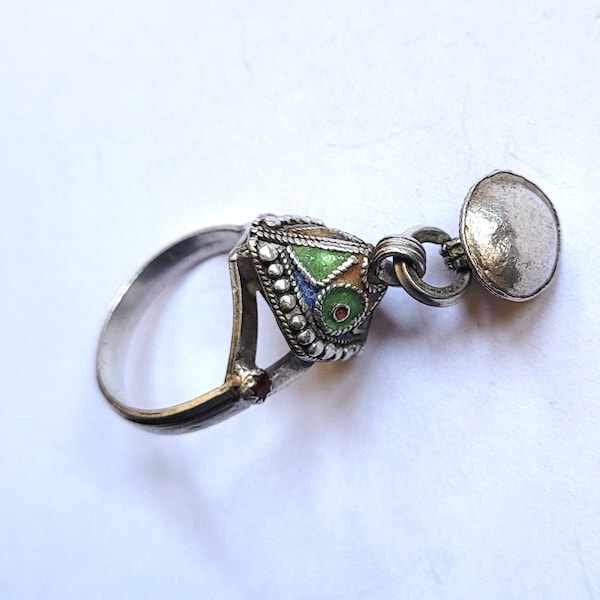 Antique – vintage Bague berbère en argent – Emaillé et pendeloque   - Maroc