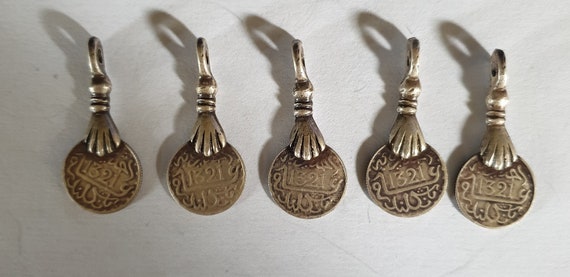 Morocco – 5 Antique silver coins pendants held by… - image 1