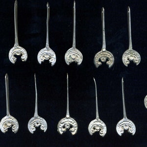 Morocco - Tribal ethnic tribes Berber (13) old silver pendants feet of dove for necklace