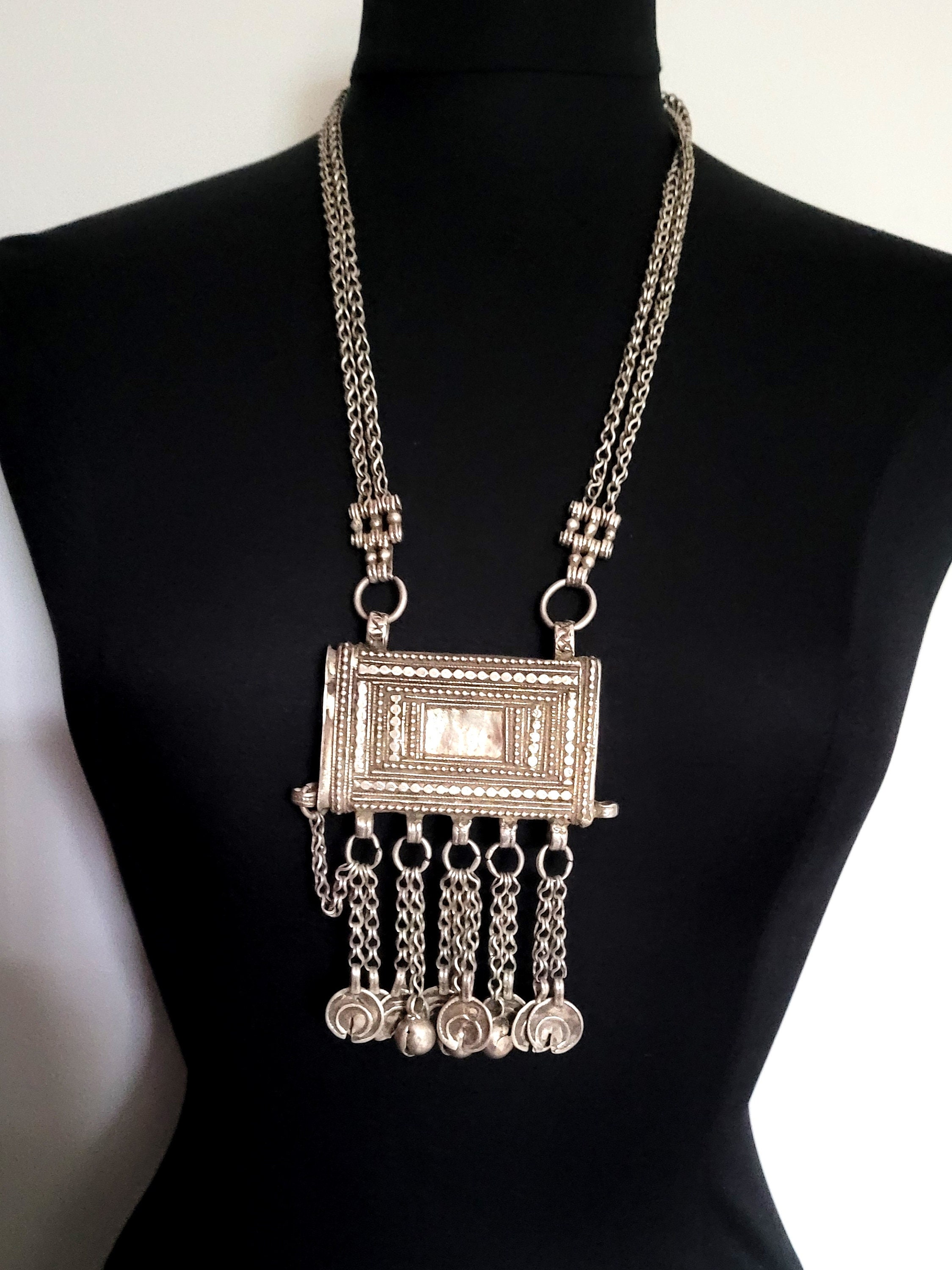 Yemen – Silver – Rare Koran Amulet Box Necklace (hirz) and Chain