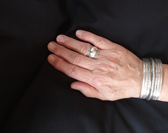 C*t様 貴重 チュニジア カフブレスレット アンティーク 民芸品 シルバー 刻 C*t様 貴重 チュニジア カフブレスレット アンティーク 民芸品