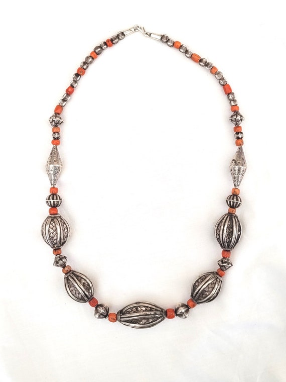 Necklace – Bi-cones, olives and silver beads - An… - image 4