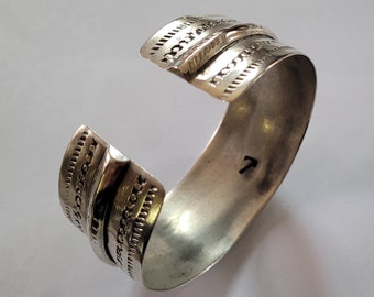 古いチュニジアのオープン シルバー ブレスレット - Etsy 日本