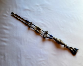 Old Yemeni necklace in silver, beads and Lapis Lazuli stone -