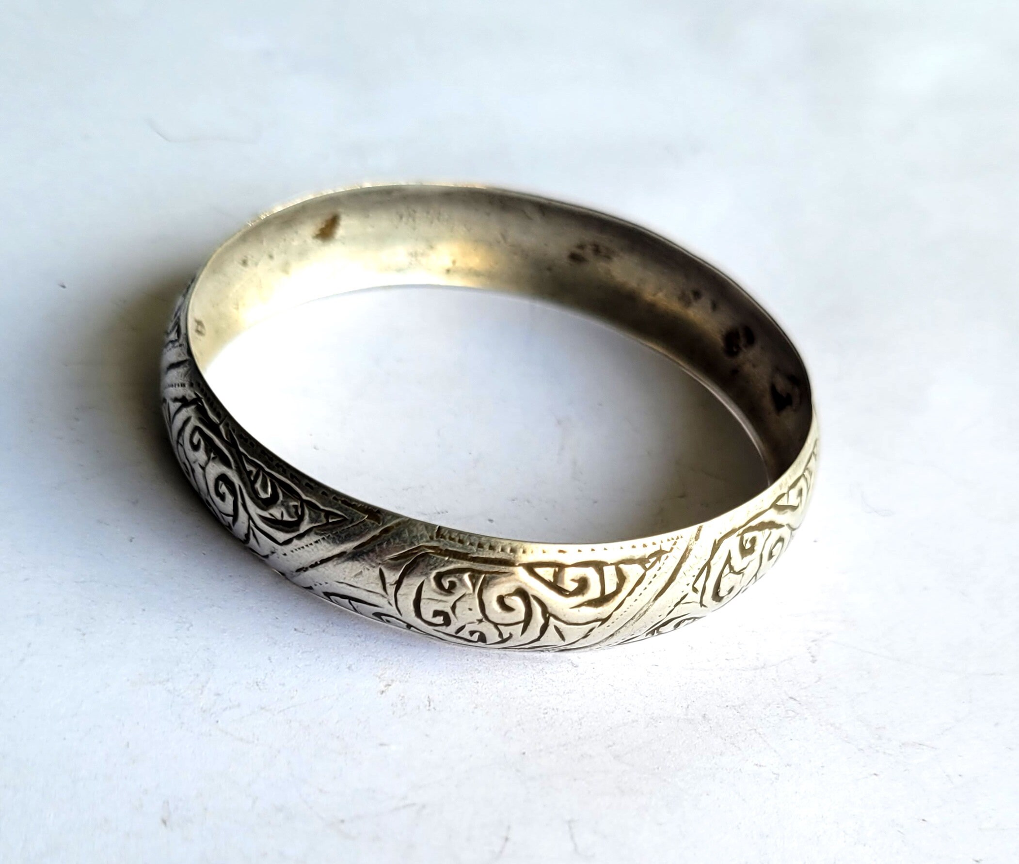 Bracelet Manchette Femme Argenté Artisanal Marocain (coopérative Berbère) Gravé
