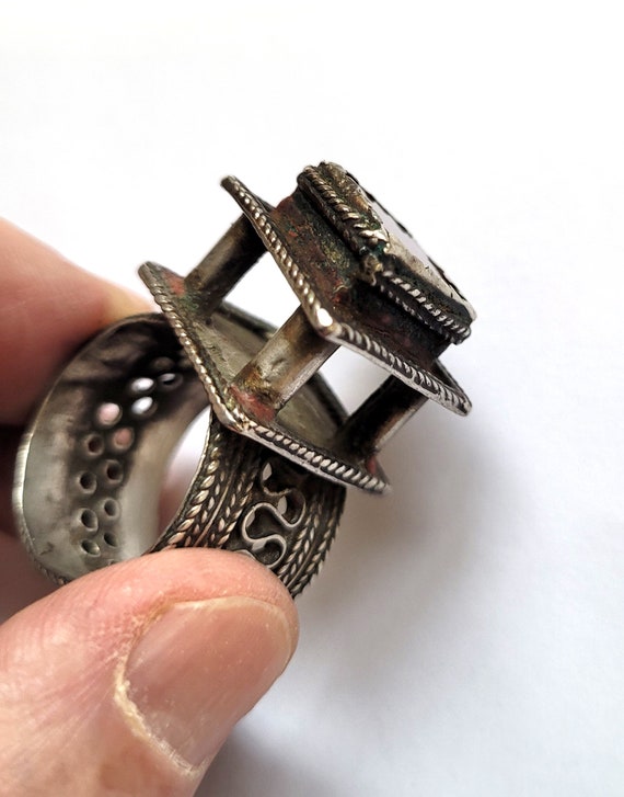 Broche Berbère Vintage En Argent – Pièce Unique – Artisanat Traditionnel