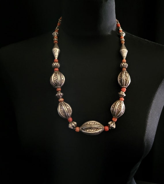 Necklace – Bi-cones, olives and silver beads - An… - image 3