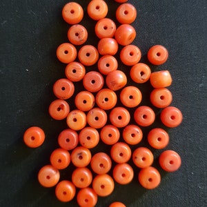 Morocco - 50 natural red and genuine Mediterranean coral beads calibrated (20 grams)