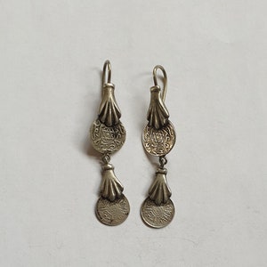 Morocco - JUDAÏCA Berber earrings in silver, Hands of Fatima holding two ancient coins