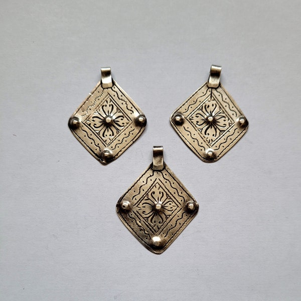 Maroc - Lot de 3 anciens pendentifs berbère en argent pour collier – Région Souss -Massa