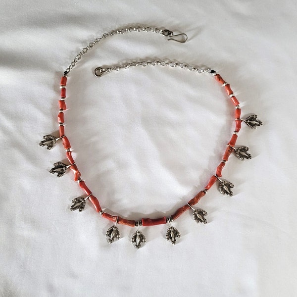 Maroc – Collier perles, pendentifs en argent et corail véritable