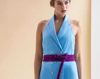 Vestido halter de esmoquin azul claro midi, Vestido abierto con hombros descubiertos para mujer, Vestido blazer ajustado sin mangas Vestido cruzado TAVROVSKA