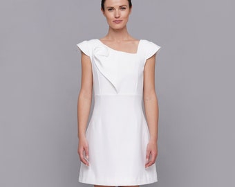 Robe de cocktail blanche asymétrique, petite robe blanche, robe de mariée minimaliste, robe midi drapée, robes d'invitée de mariage pour femme TAVROVSKA