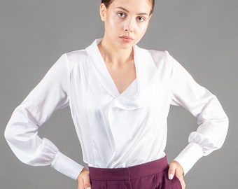 Chemisier blanc élégant à manches longues, Chemise asymétrique en satin à col châle pour femmes, Chemisier de bureau moderne en satin de soie, Chemisier blanc fantaisie TAVROVSKA