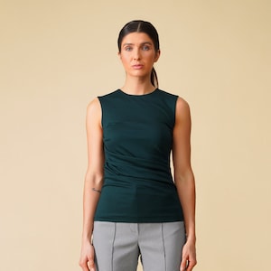 Asymmetrical jersey top women, Green sleeveless blouses for women, Summer minimalist casual top, Fitted Sleeveless Work Top TAVROVSKA