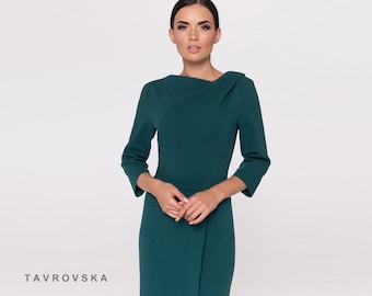 Grünes Cocktailkleid mit Ärmeln, Kleider für Frauen Hochzeitsgast, Kleid mit Wasserfallausschnitt, Elegante Firmenkleider TAVEROVSKA