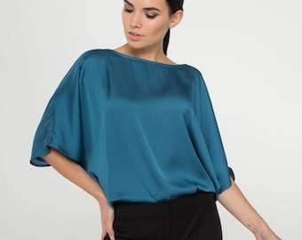 Blusa da donna dolman con maniche a kimono blu, top larghi a mezza manica in raso di seta da donna, camicetta con scollo a barca TAVROVSKA