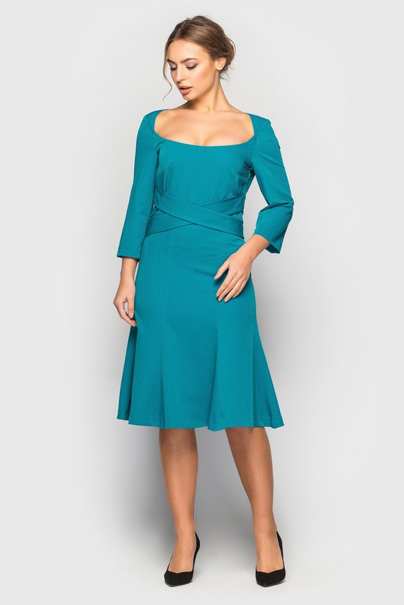 green midi dress for wedding guest