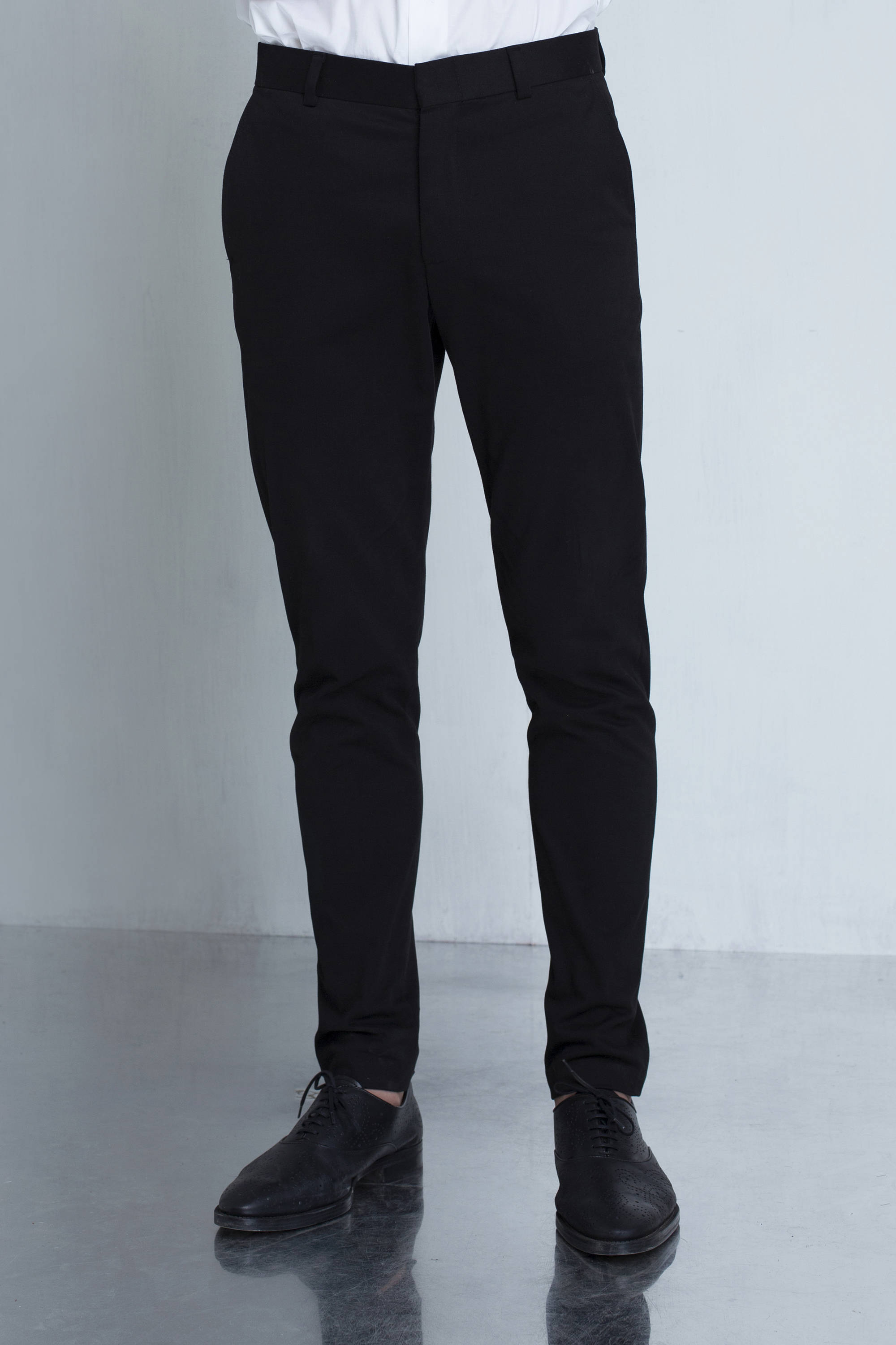 Slim Fit Pant in Black.
