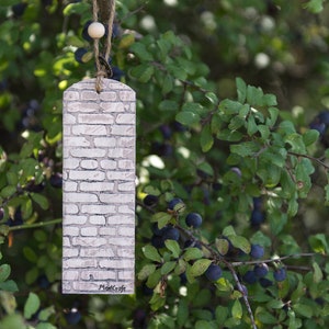 Wooden bookmark, rectangle shape, vintage style, white, 3d brick wall design, metal gear charm