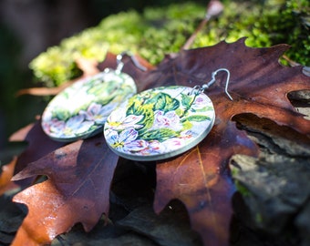 Round wood earrings, floral theme, dangle earrings, round shape, handmade, vintage, boho