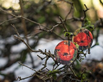 Round wood earrings, poppy theme, dangle earrings, round shape, handmade, vintage, boho