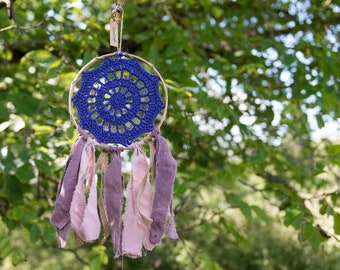 Haak Dromenvanger in paarsrode kleur, linnen en jute linten, ingelijste Dromenvanger, wandversiering, boho decor