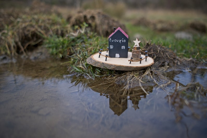 xmas decoration new year/'s eve gift Small wooden house lucky charm with wooden base fence and xmas tree