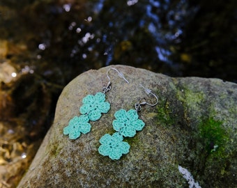 Crochet earrings, drop earrings, flower shaped, light green, boho
