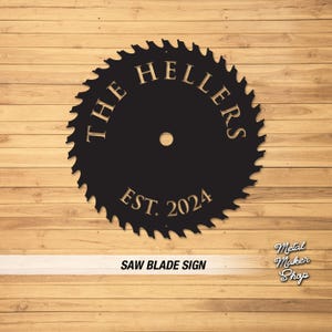 Plaque de lame de scie en métal rustique : nom de famille personnalisé, décoration de cabine