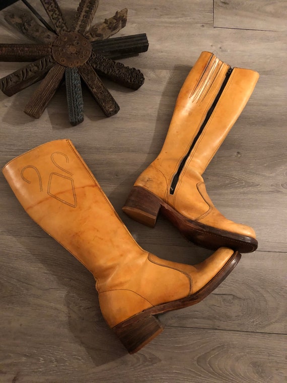 Vintage 1970s distressed leather campus boots | la